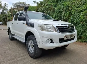 Toyota Hilux 2013 White