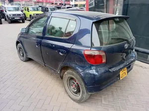 Toyota Vitz 2000 Blue
