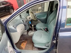 Toyota Vitz 2000 Blue