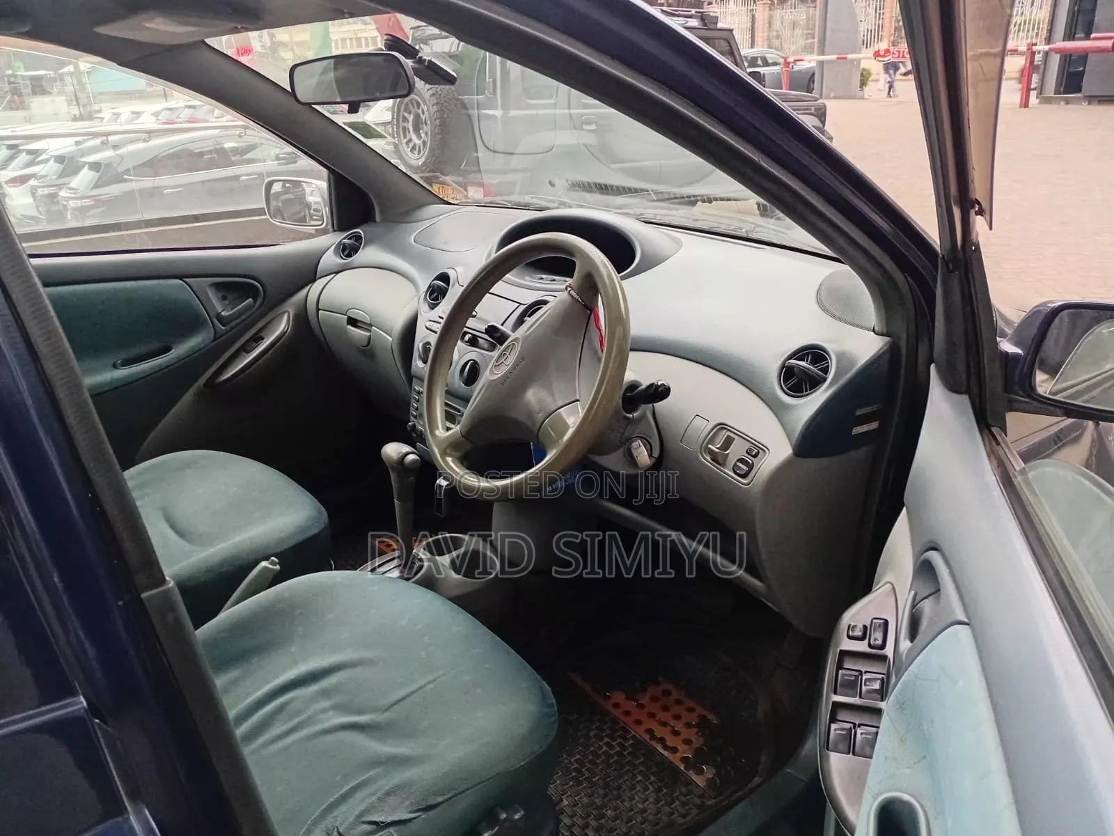 Toyota Vitz 2000 Blue