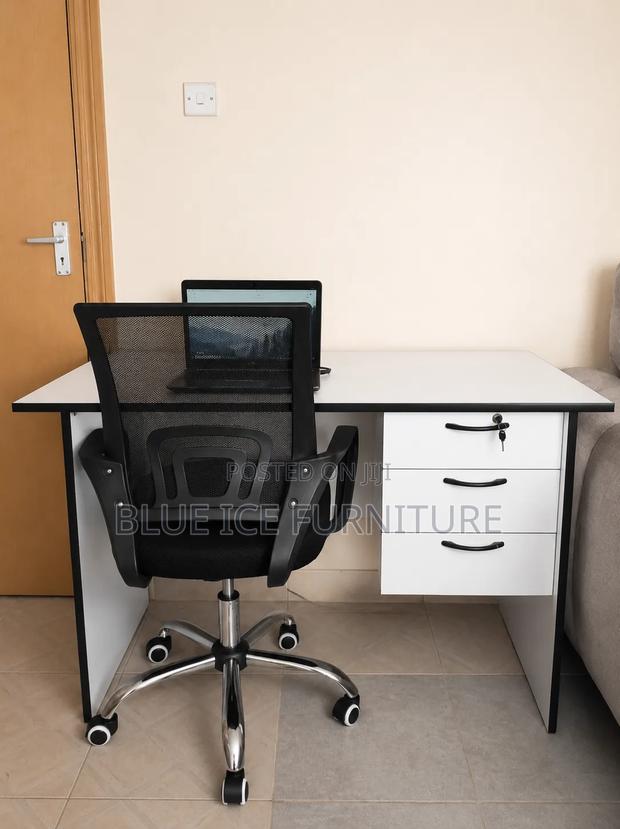 1m White Office Desk/Mesh Chair - main view