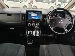 Mitsubishi Delica 2019 White