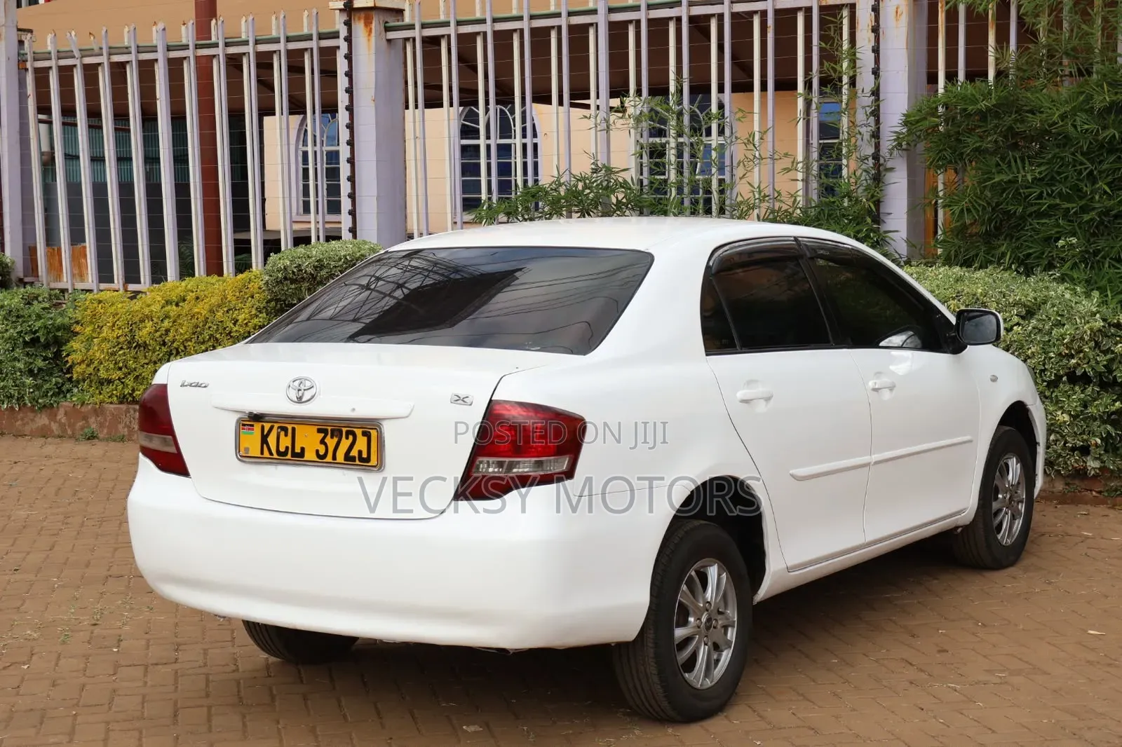 Toyota Axio 2010 Pearl