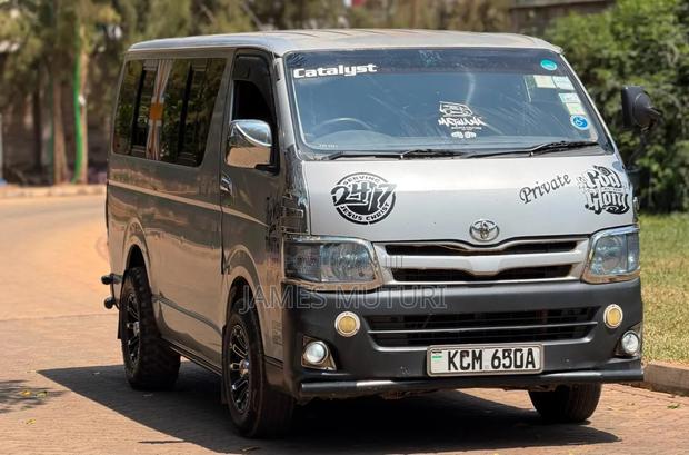 Toyota HiAce 2010 Silver - thumbnail 3