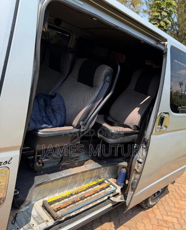 Toyota HiAce 2010 Silver - thumbnail 8