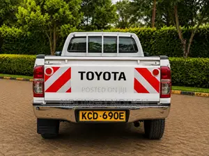 Toyota Hilux 2015 White