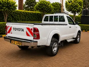 Toyota Hilux 2015 White