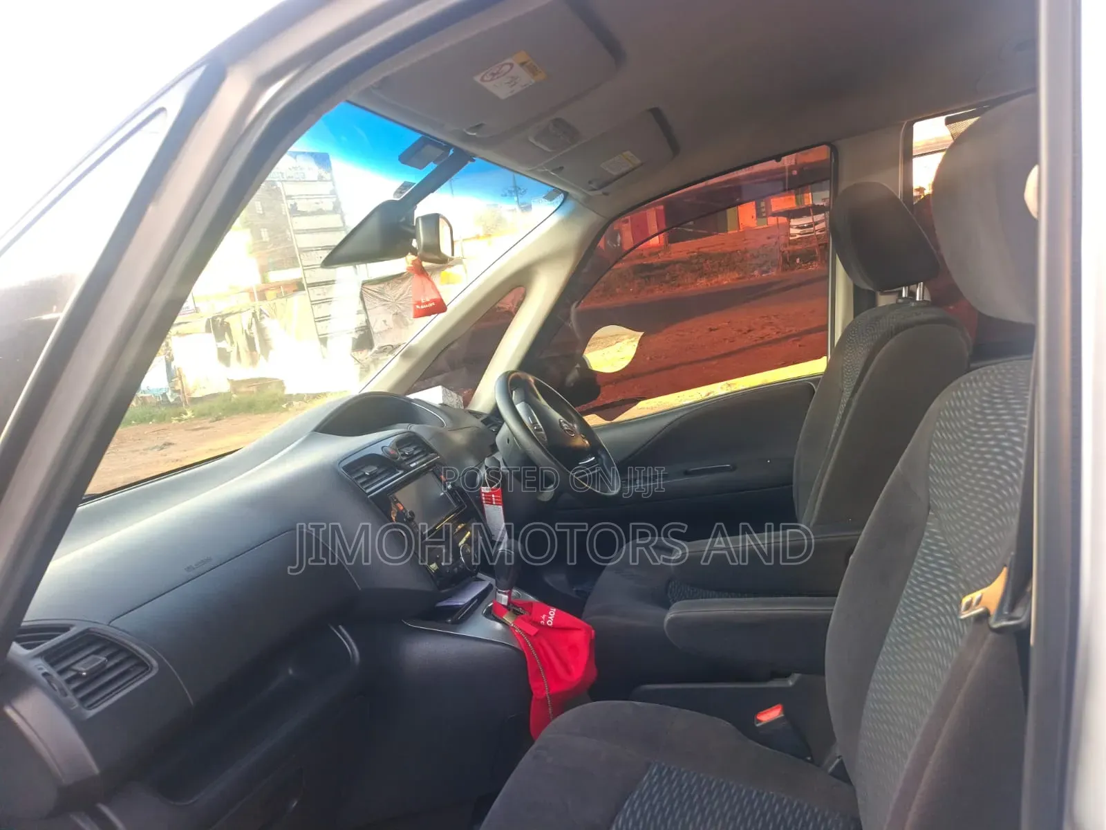 Nissan Serena 2016 Silver