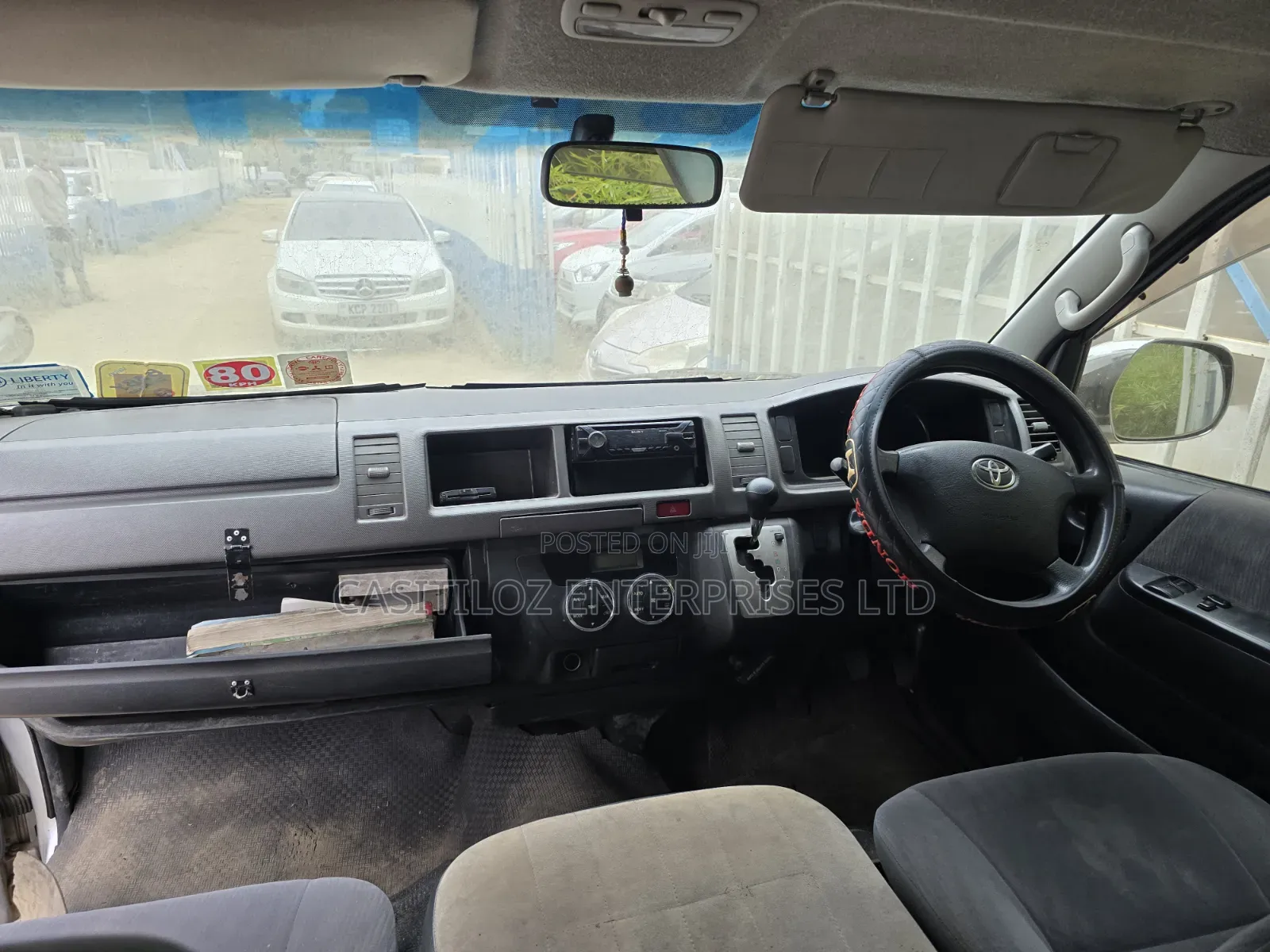 Toyota HiAce 2014 Silver