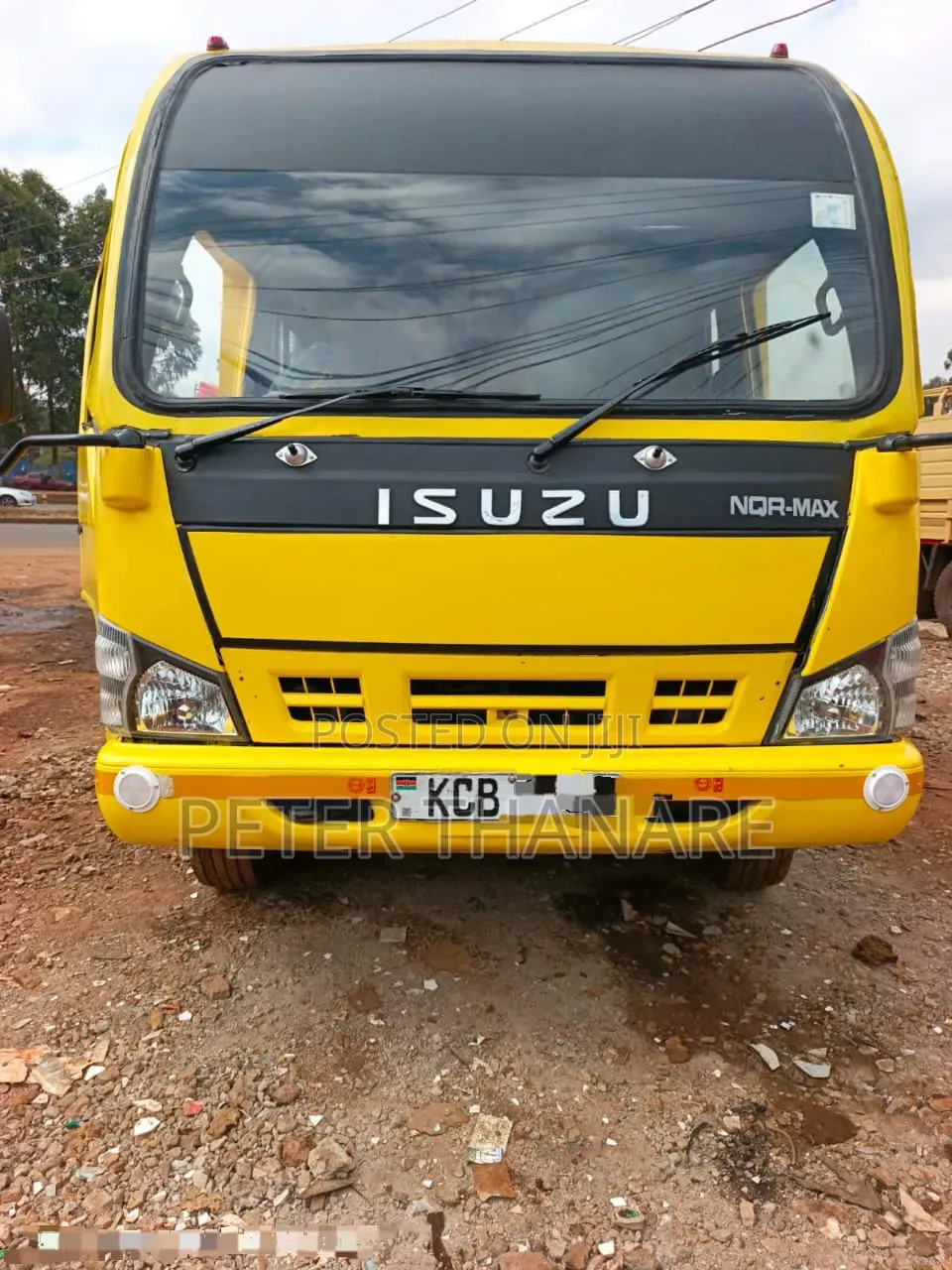 Isuzu NQR 2014 Yellow
