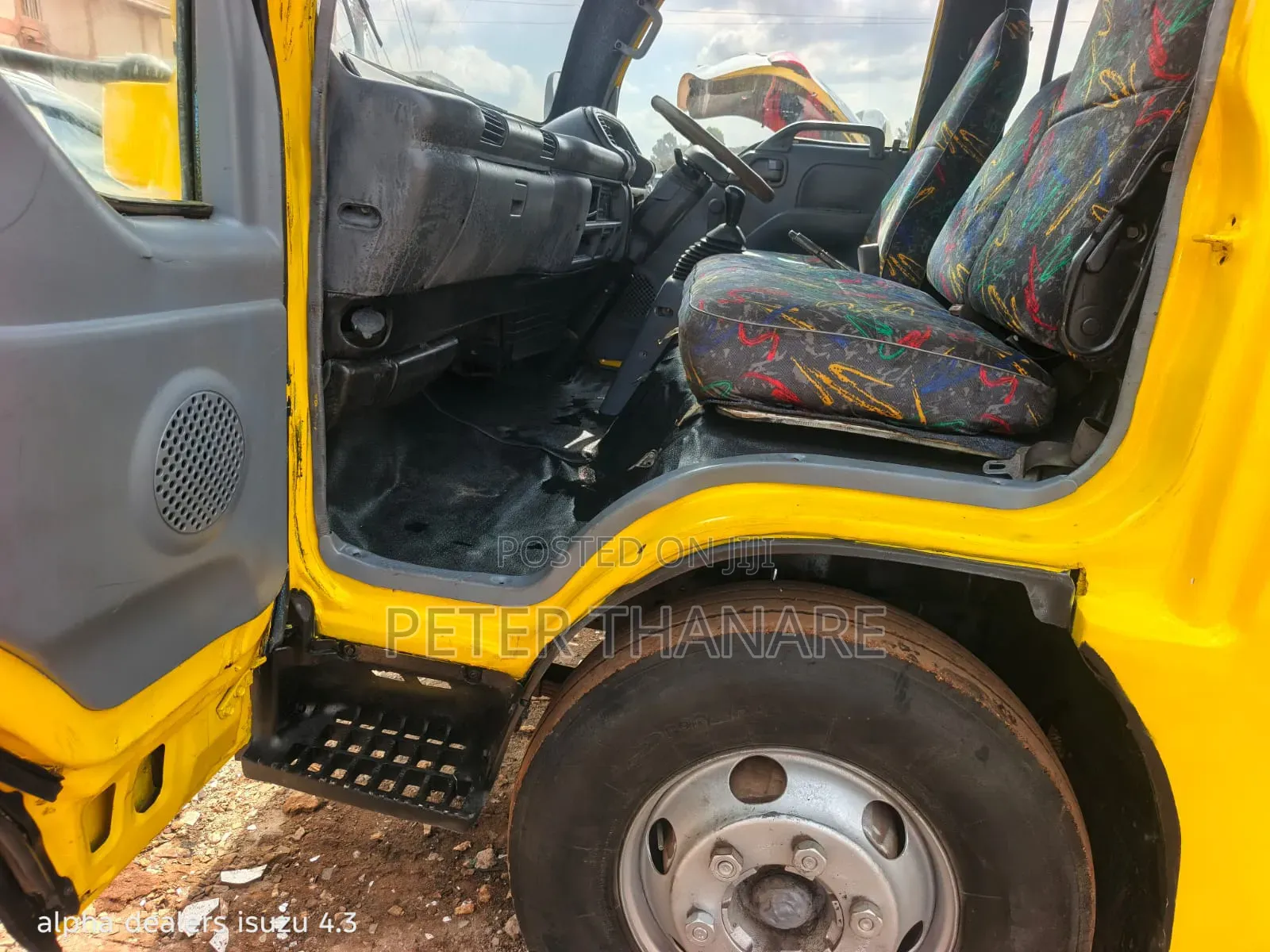 Isuzu NQR 2014 Yellow