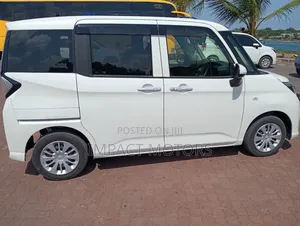 Toyota Tank 2019 Pearl