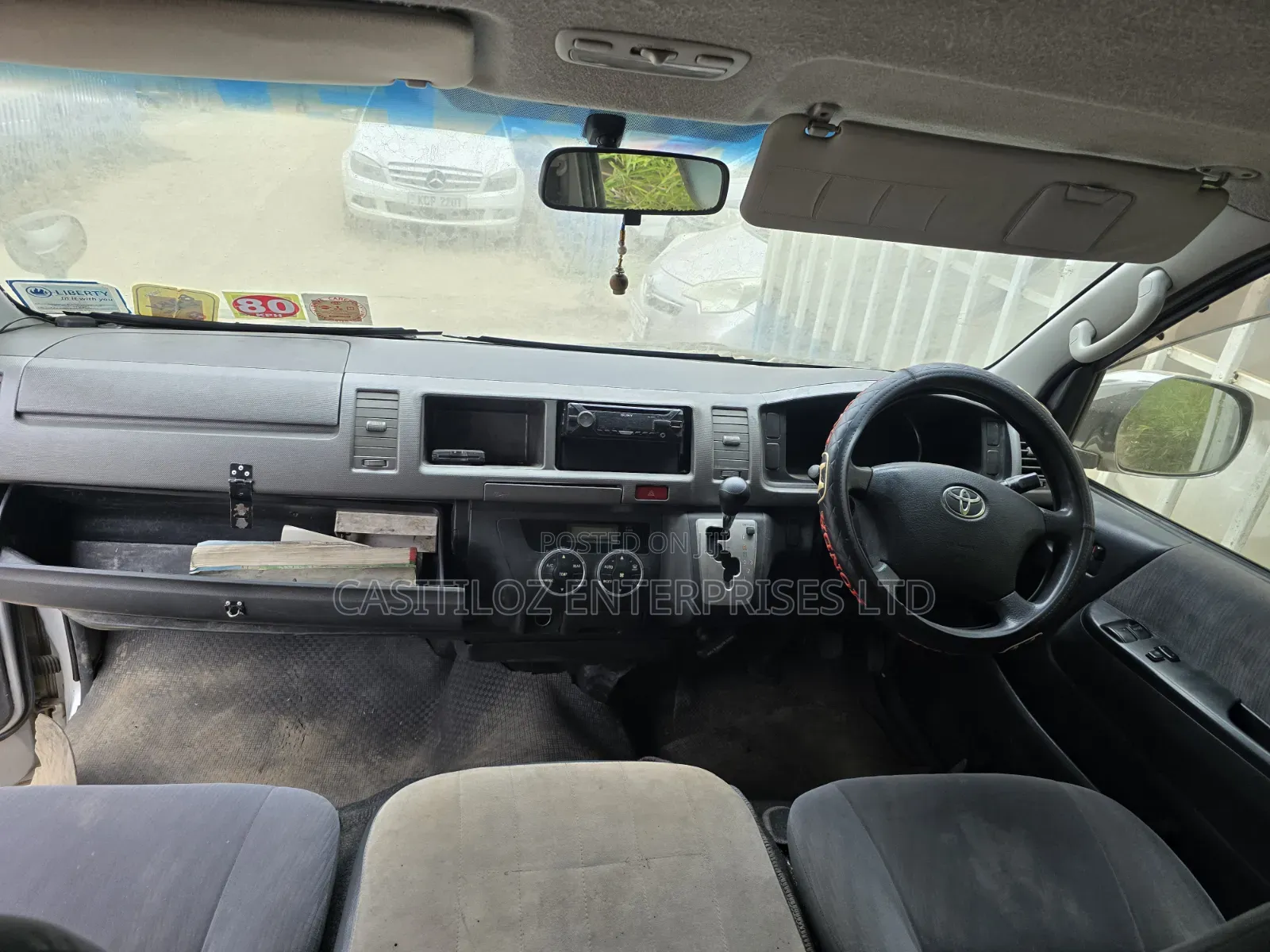 Toyota HiAce 2014 Silver