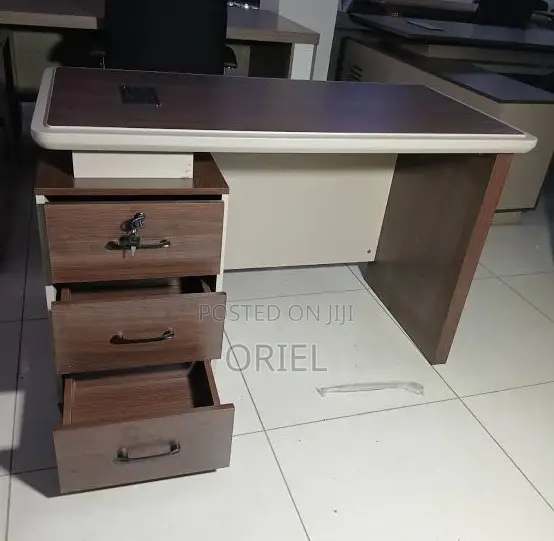Office Desk : 1.4m Executive Desk With Drawers