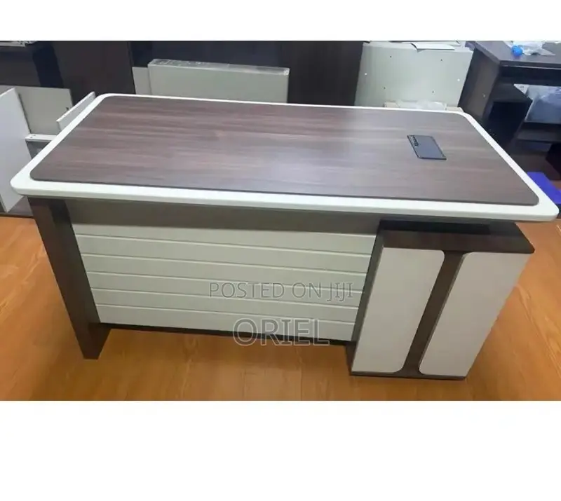 Office Desk : 1.4m Executive Desk With Drawers