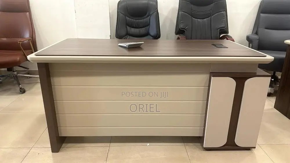 Office Desk : 1.4m Executive Desk With Drawers