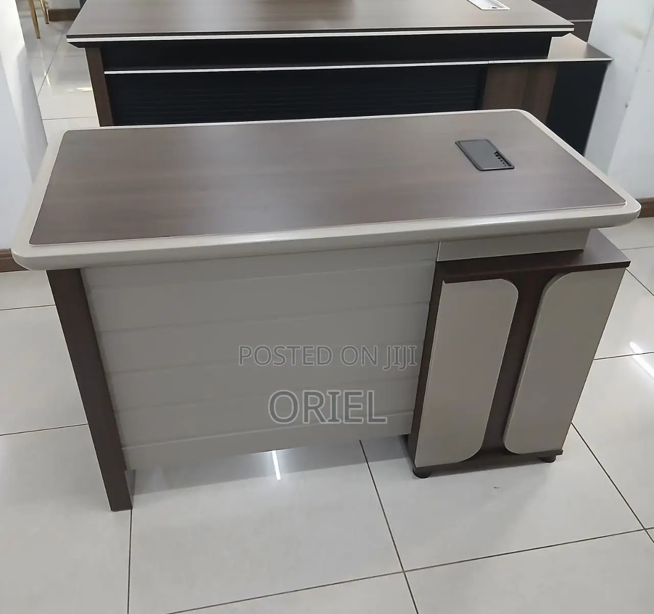 Office Desk : 1.4m Executive Desk With Drawers
