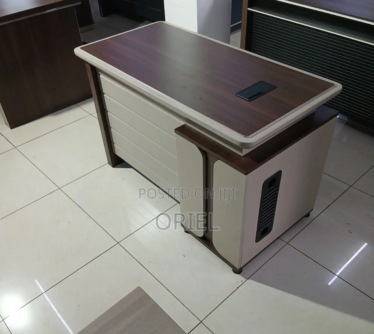 Office Desk : 1.4m Executive Desk With Drawers