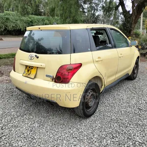 Toyota IST 2005 Gold