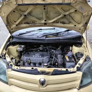 Toyota IST 2005 Gold