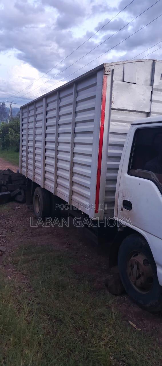 Isuzu NPR 2019 - thumbnail 5