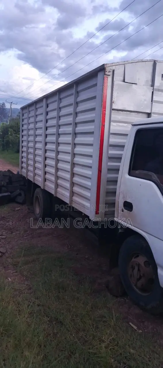 Isuzu NPR 2019