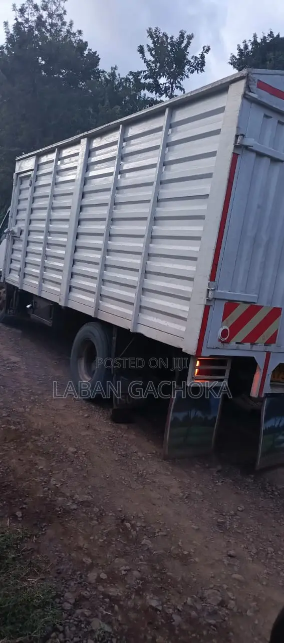 Isuzu NPR 2019