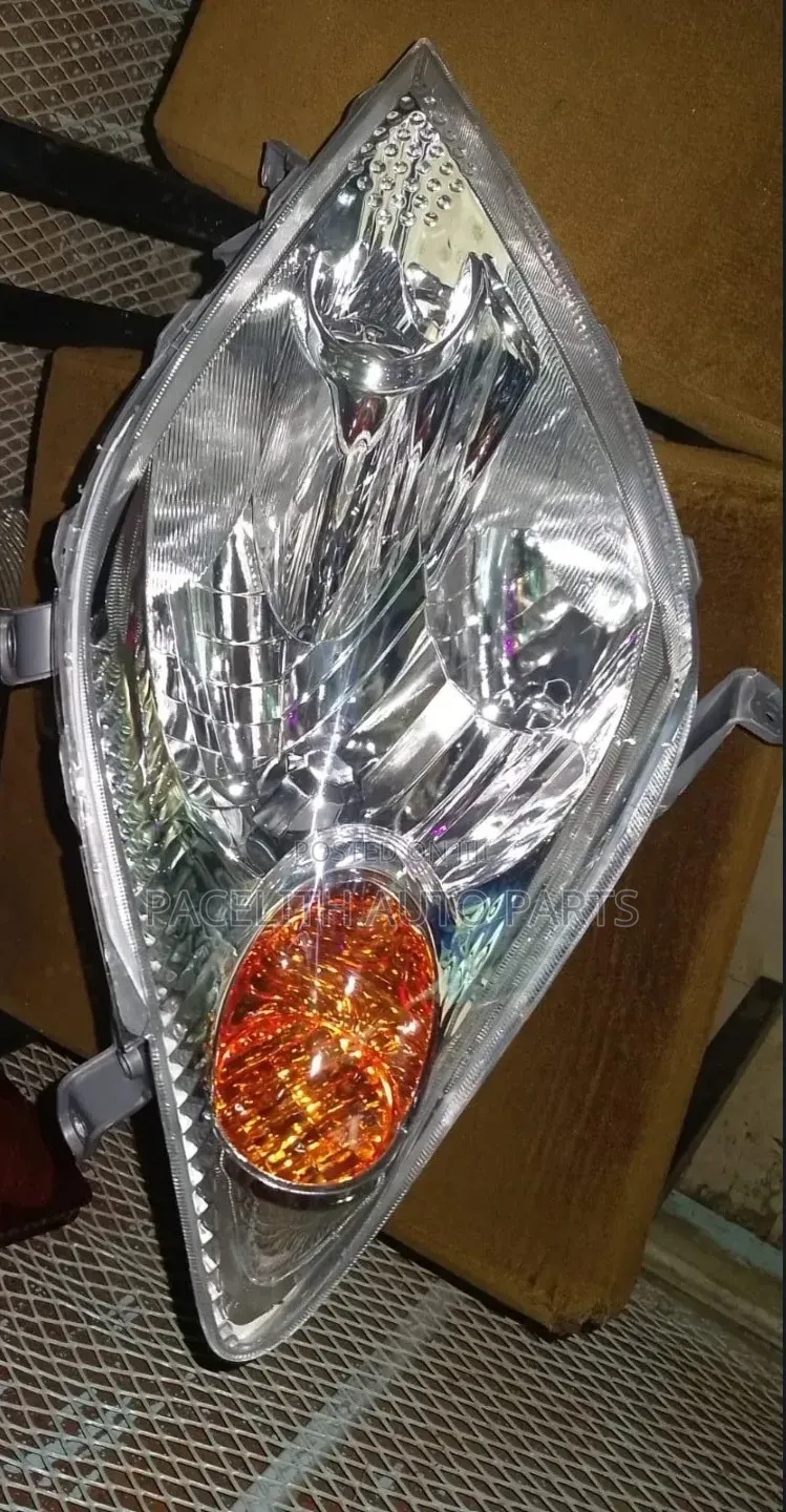 Head Lamp Toyota Ist