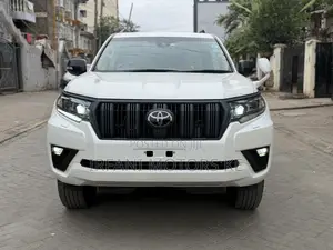 Toyota Land Cruiser Prado 2.7 2022 White