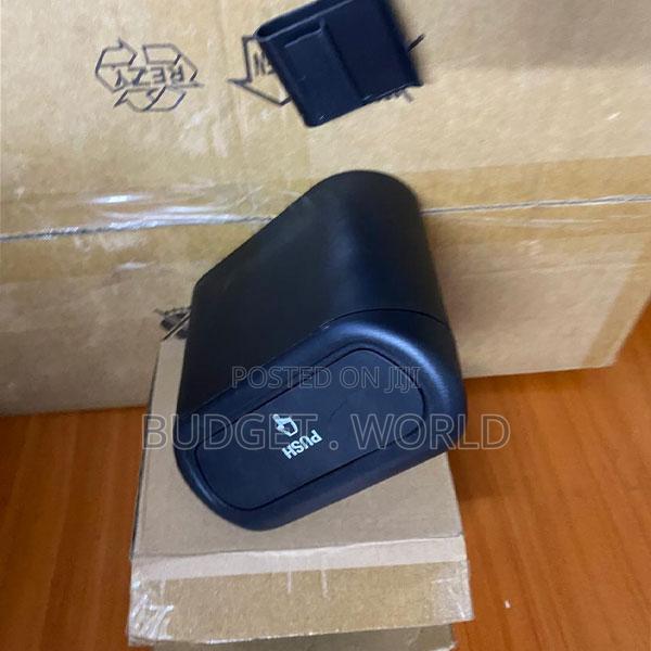 Compact Waterproof Auto Trash Can With Push-Top Lid for Cars