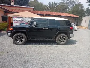 Toyota FJ Cruiser 2011 Black