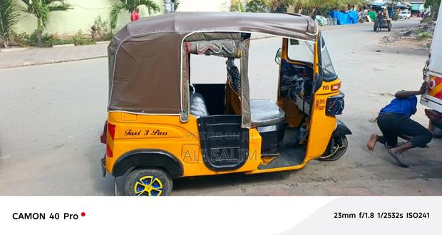 Bajaj RE 2019 Yellow - thumbnail 4