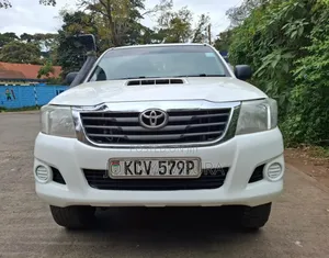 Toyota Hilux 2012 White