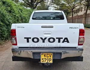 Toyota Hilux 2012 White