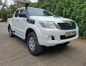 Toyota Hilux 2012 White