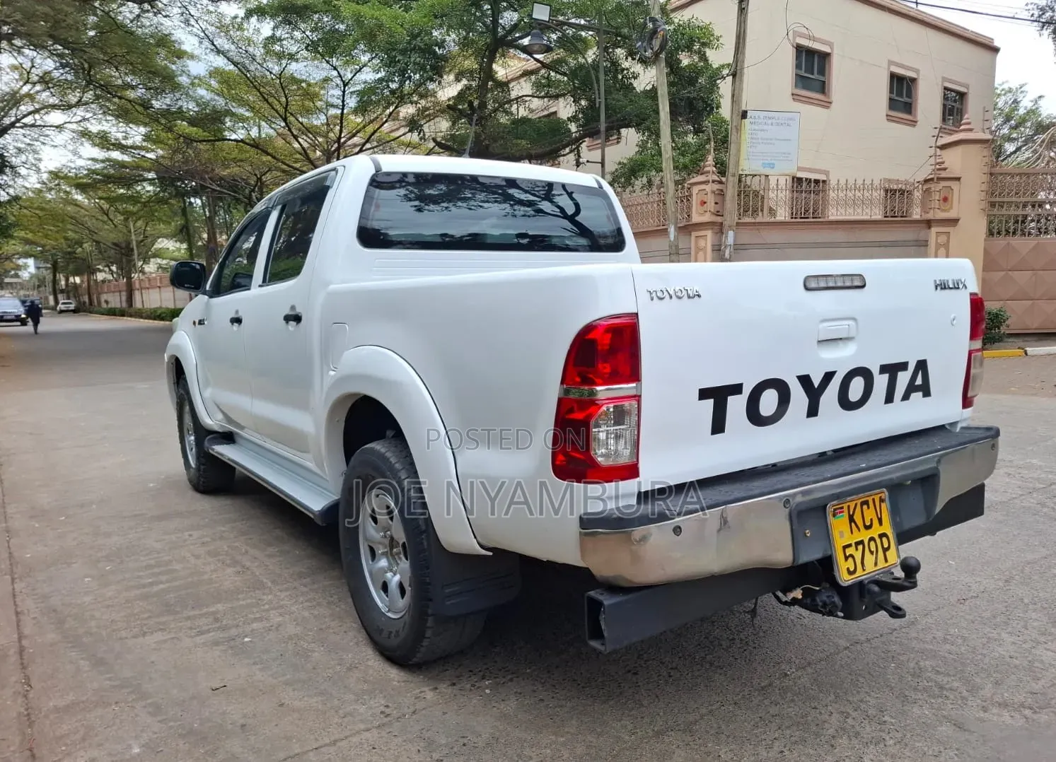 Toyota Hilux 2012 White