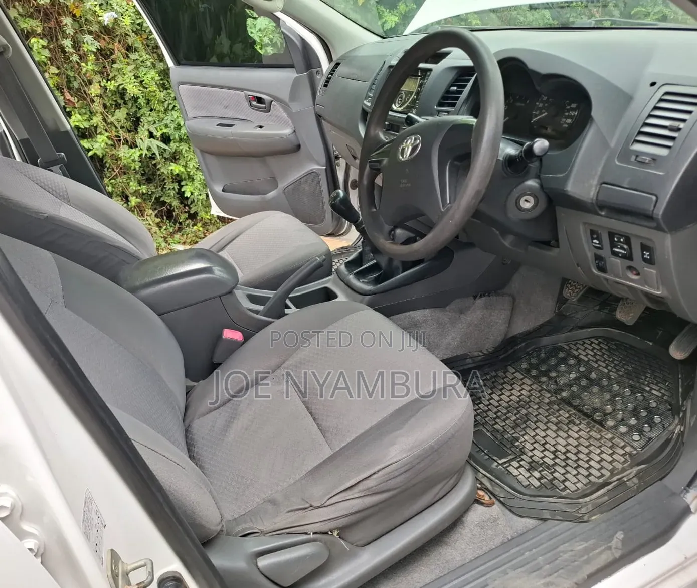 Toyota Hilux 2012 White