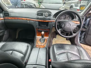 Mercedes-Benz E200 2005 Blue