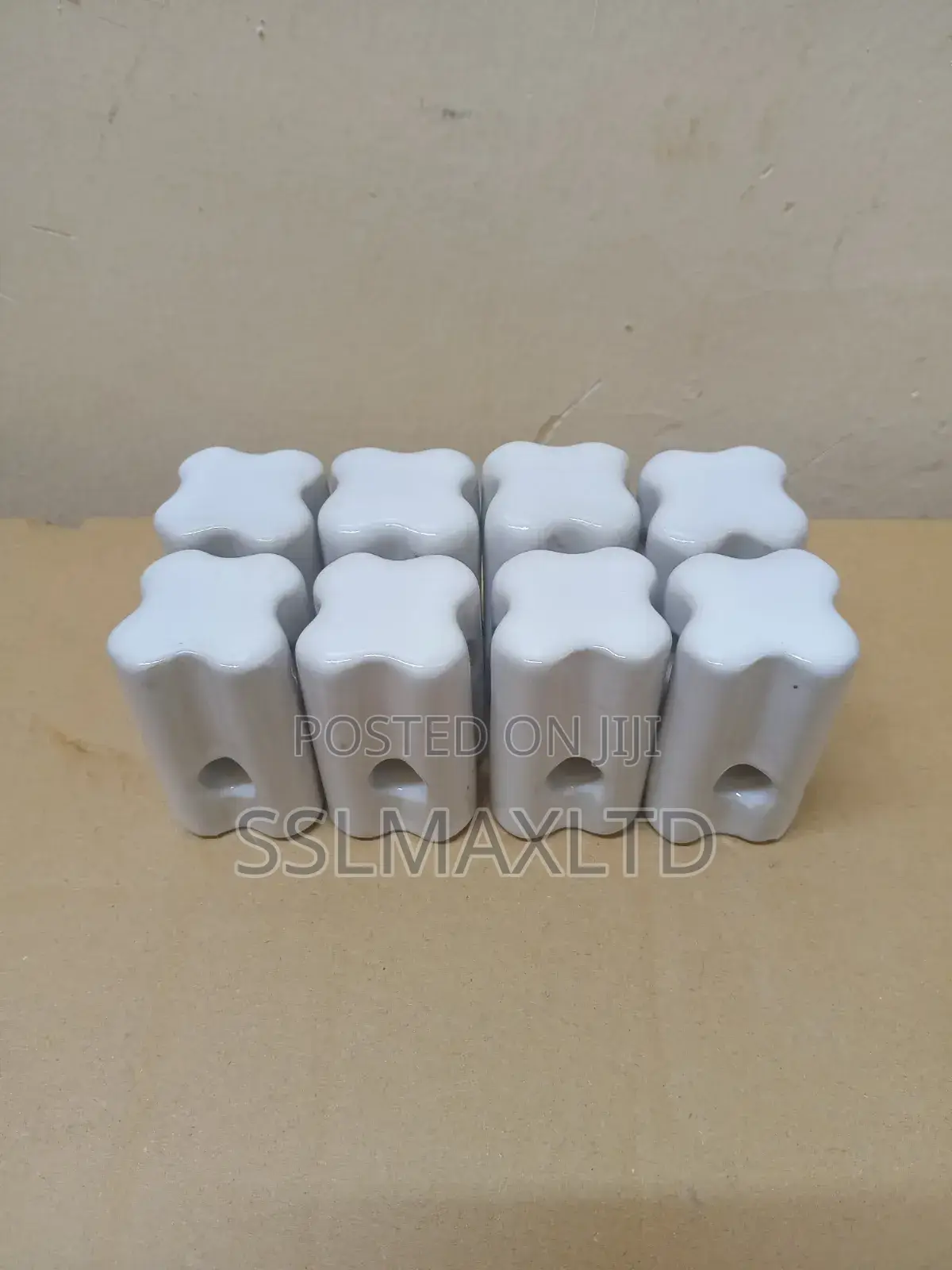 Porcelain Strain Insulator