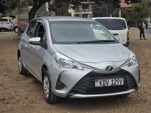 Toyota Vitz 2018 Silver
