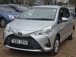 Toyota Vitz 2018 Silver