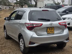 Toyota Vitz 2018 Silver