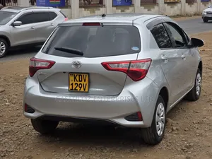 Toyota Vitz 2018 Silver