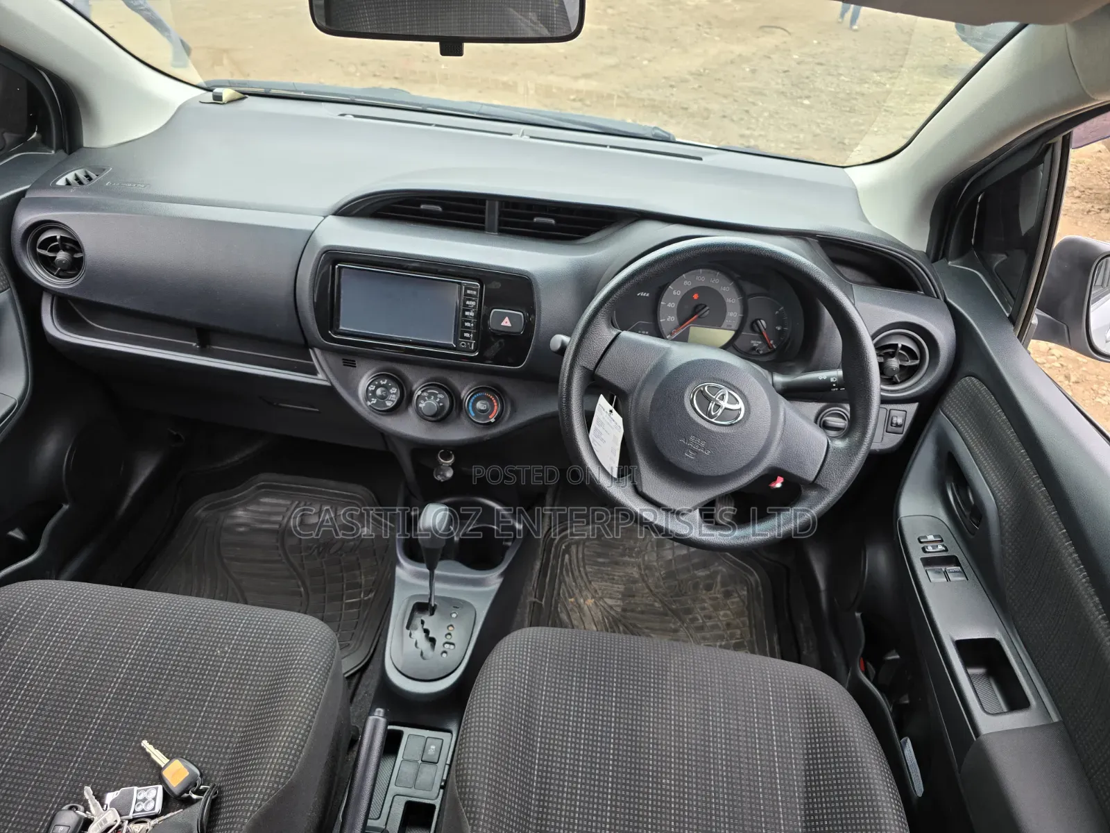 Toyota Vitz 2018 Silver