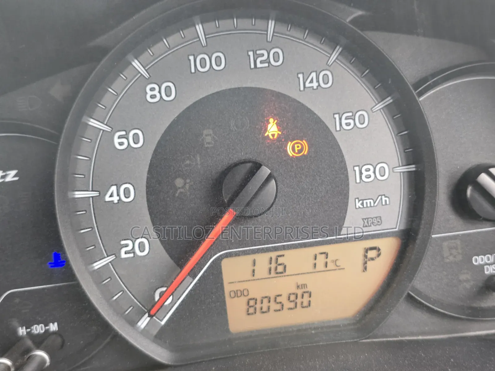 Toyota Vitz 2018 Silver