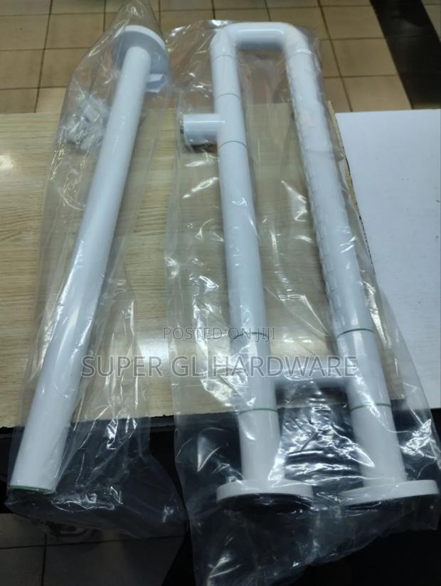 U-Shaped Hand Rail With Stand