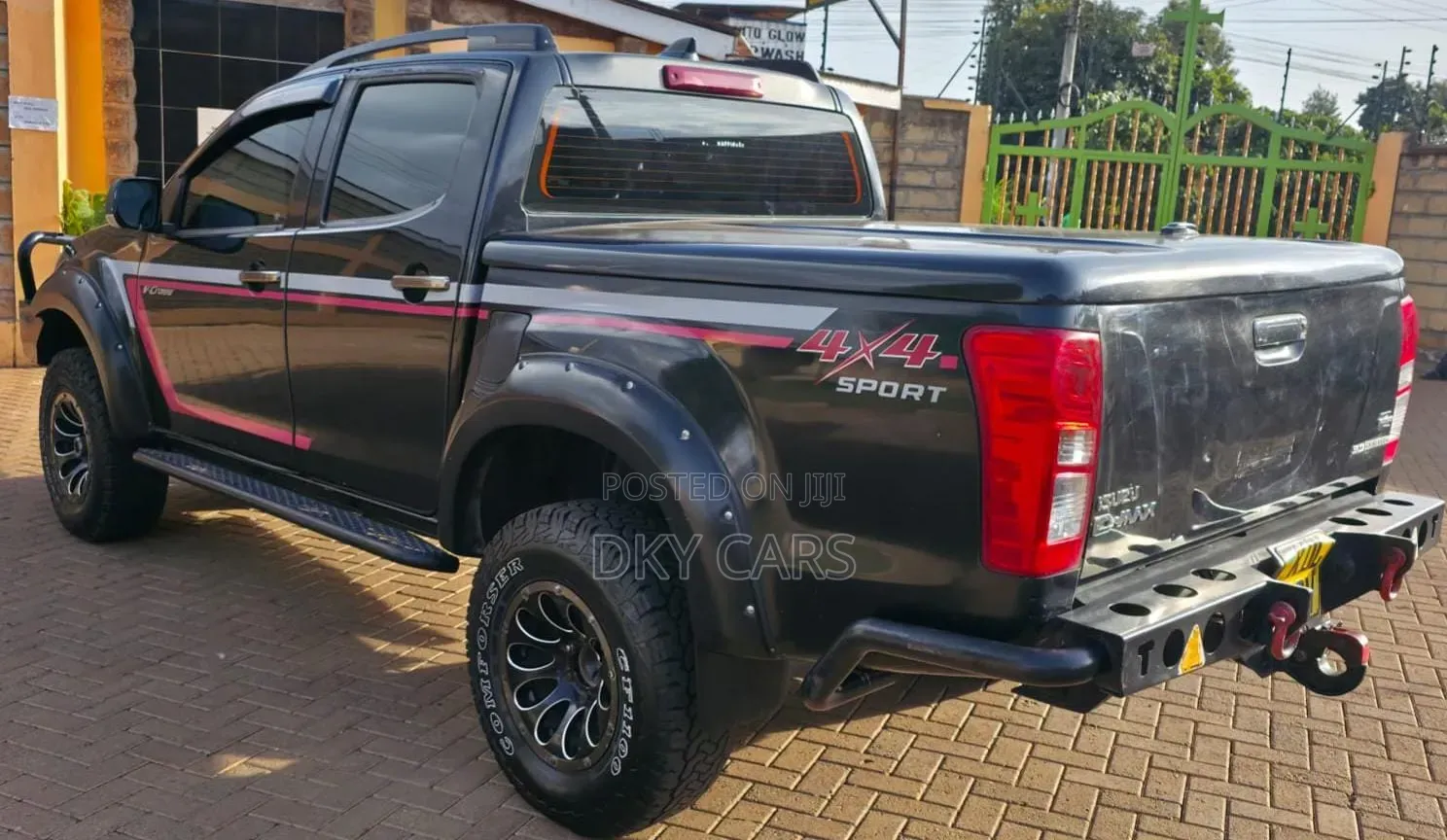 Isuzu D-MAX 2015 Black