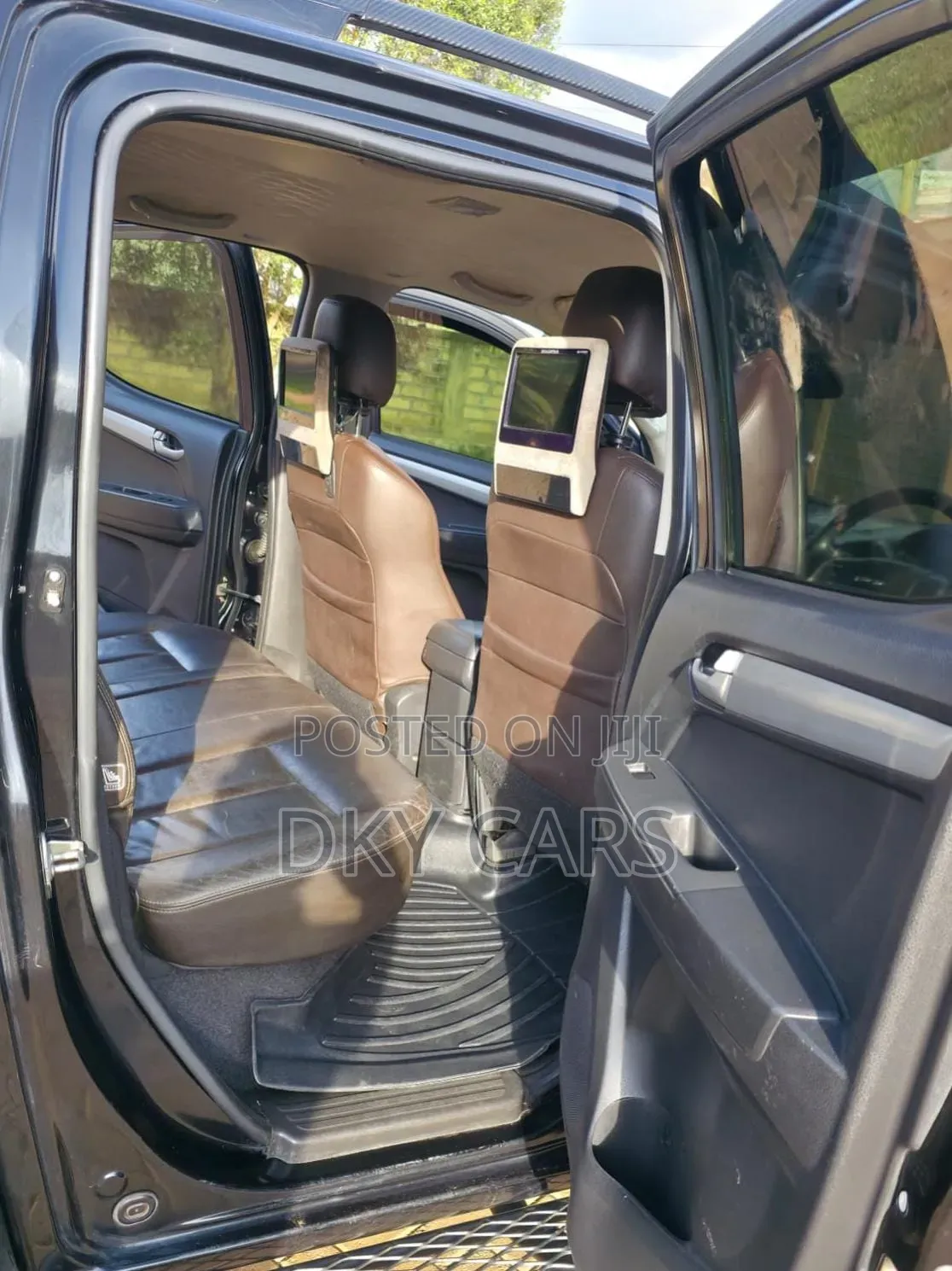 Isuzu D-MAX 2015 Black