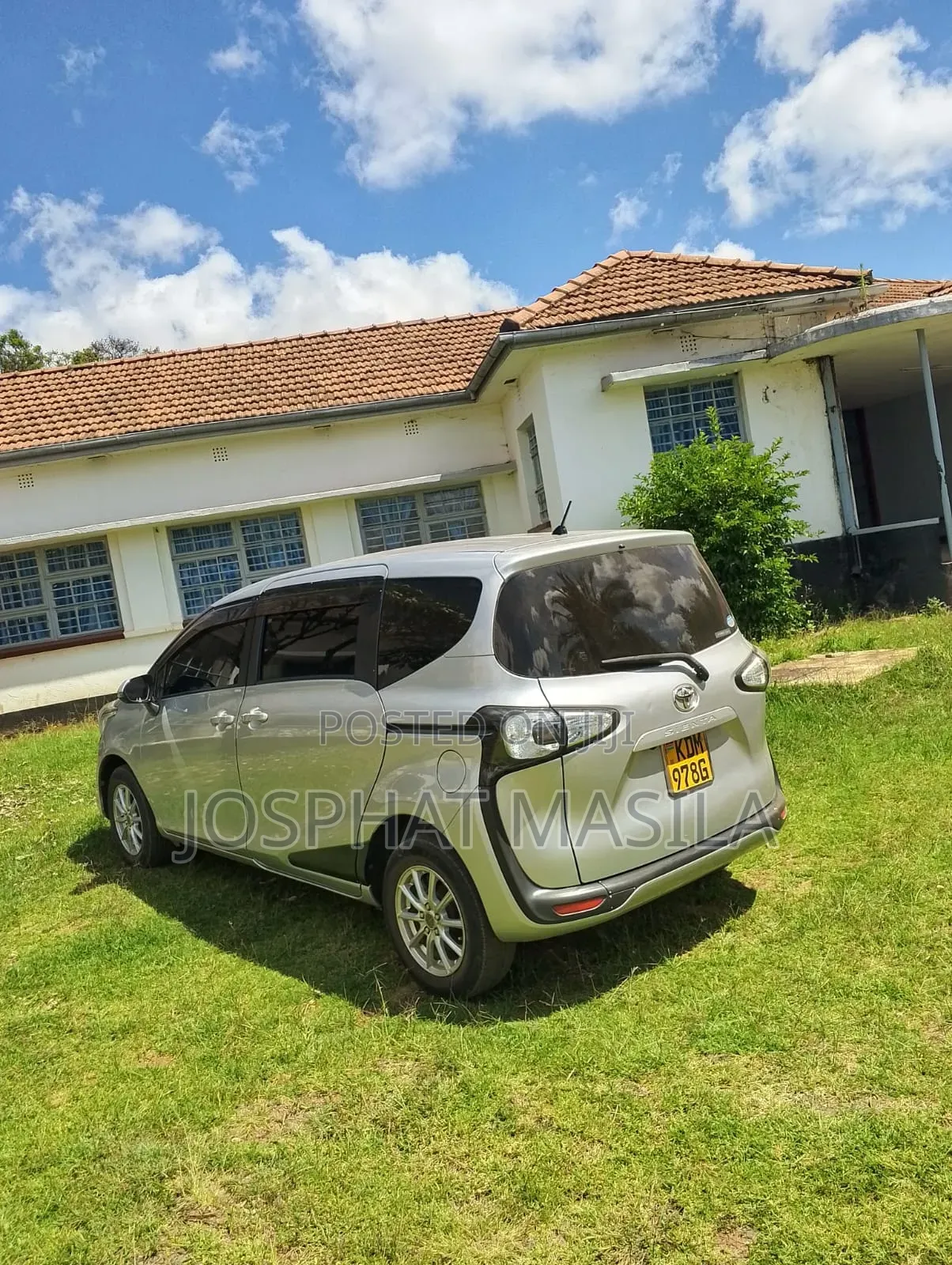 Toyota Sienta 2017 Silver