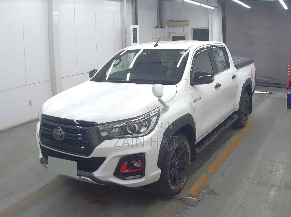 Toyota Hilux Revo Double Cab Deisel 2.4 AWD 2019 White